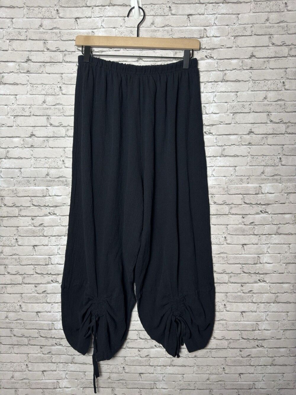 Bryn Walker Pants Women's Size Medium Black Cotton Bubble Hem Ruched Wide Leg